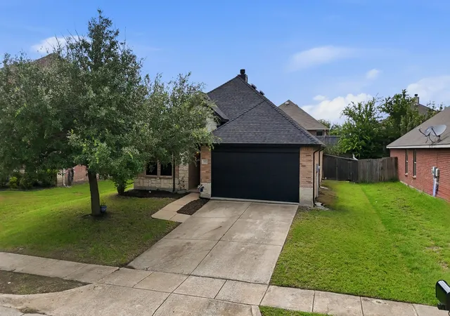 Photo 3 of Sale Pending at 515 Laurel Ln, Fate, TX 75087 | MLS# 21290618 | Listing updated on 2026-10-01