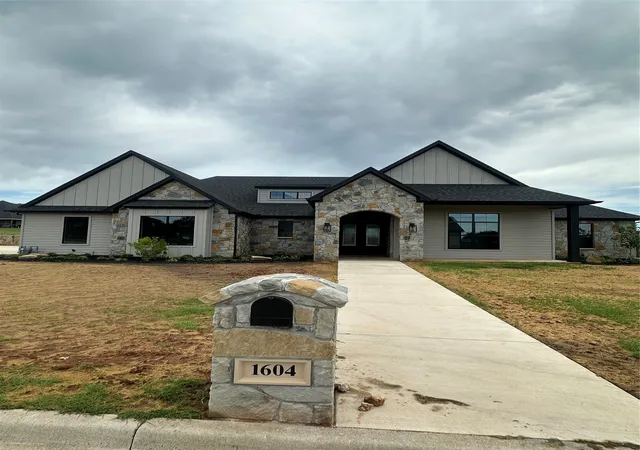 Photo 1 of Single family home for sale at 1604 N Mason, Bowie, TX 76230 | MLS# 21301293 | Listing updated on 2026-08-22