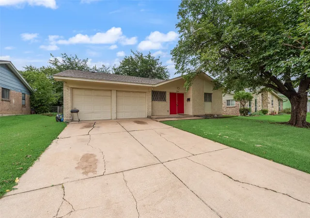 Homes for sale in Irving, TX | 2510 Coulee St, Irving, TX 75062 | MLS# 21301138
