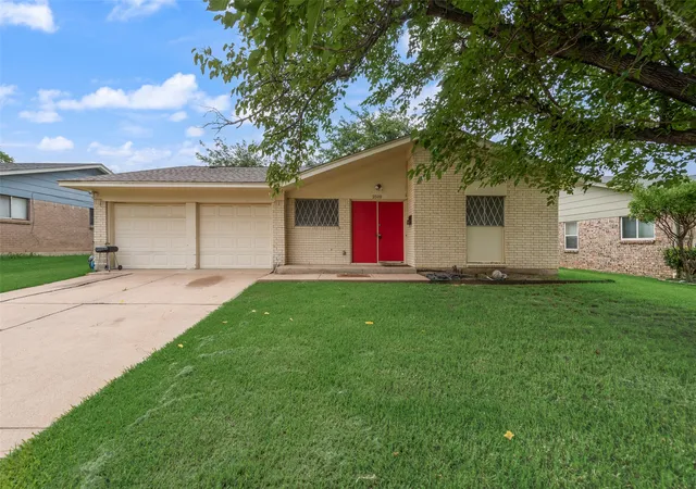 Homes for sale in Irving, TX | 2510 Coulee St, Irving, TX 75062 | MLS# 21301138