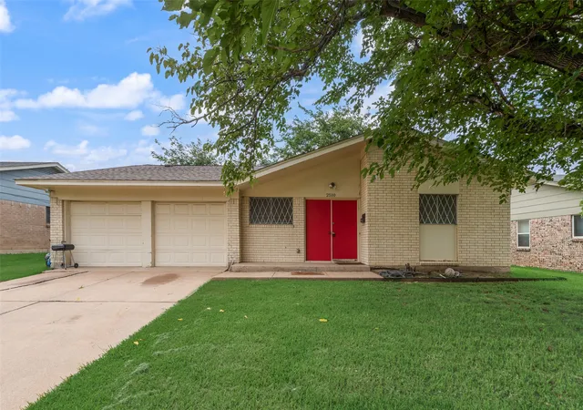Homes for sale in Irving, TX | 2510 Coulee St, Irving, TX 75062 | MLS# 21301138
