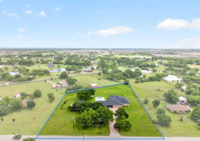 Photo 3 of Single family home for sale at 16810 Valley Vw, Forney, TX 75126 | MLS# 21300827 | Listing updated on 2026-08-22