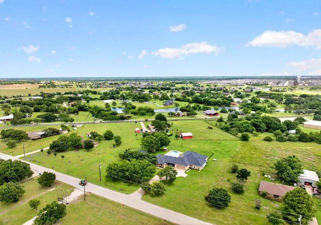 Photo 3 of Single family home for sale at 16810 Valley Vw, Forney, TX 75126 | MLS# 21300827 | Listing updated on 2026-08-22