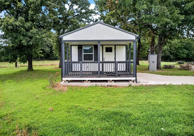 Homes for sale in Collinsville, TX | 2641 County Road 203, Collinsville, TX 76233 | MLS# 21293412