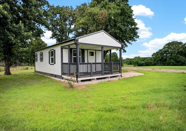 Homes for sale in Collinsville, TX | 2641 County Road 203, Collinsville, TX 76233 | MLS# 21293412