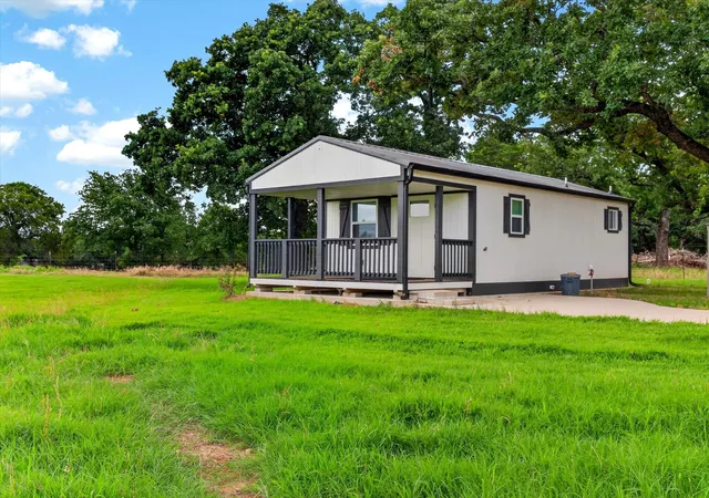 Homes for sale in Collinsville, TX | 2641 County Road 203, Collinsville, TX 76233 | MLS# 21293412