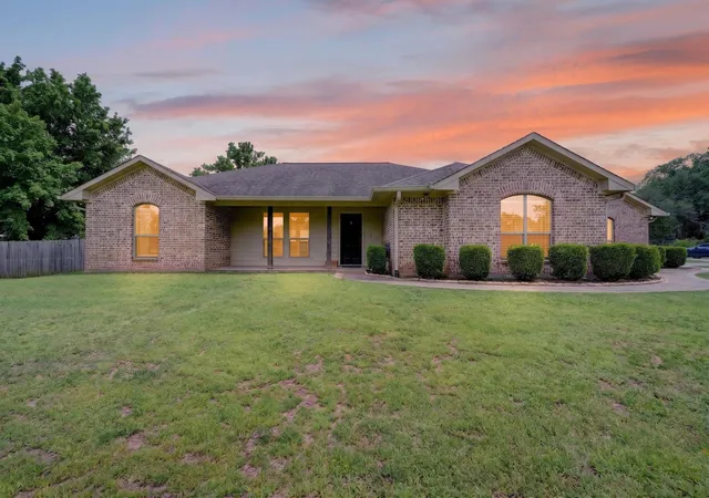 Photo 1 of Sale Pending at 220 Ebony Pl, Van, TX 75790 | MLS# 21301361 | Listing updated on 2026-08-22