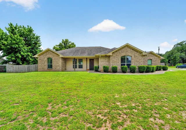 Photo 4 of Sale Pending at 220 Ebony Pl, Van, TX 75790 | MLS# 21301361 | Listing updated on 2026-08-22