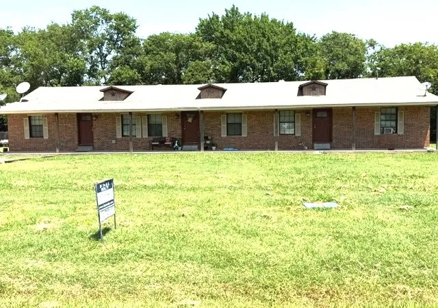 Photo 3 of Multi family home for sale at 803 W Bells Blvd, Bells, TX 75414 | MLS# 21298171 | Listing updated on 2026-07-10