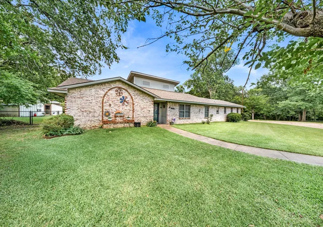 Homes for sale in Commerce, TX | 2826 Birchwood Ln, Commerce, TX 75428 | MLS# 21300272