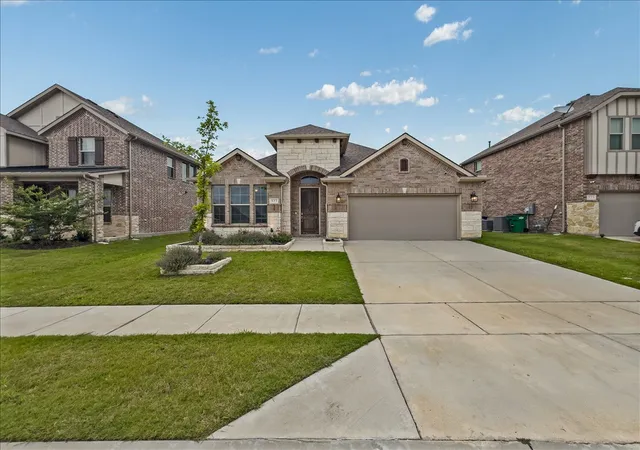 Photo 1 of Single family home for sale at 377 Edmund Ln, Rockwall, TX 75087 | MLS# 21301431 | Listing updated on 2026-08-21