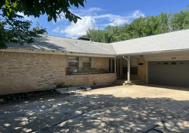 1st image of 627 Kingston Dr, Irving, TX 75061 | MLS# 21301447
