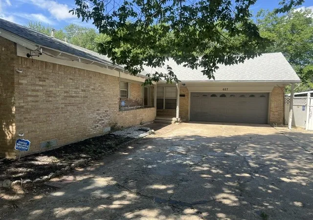 3rd image of 627 Kingston Dr, Irving, TX 75061 | MLS# 21301447
