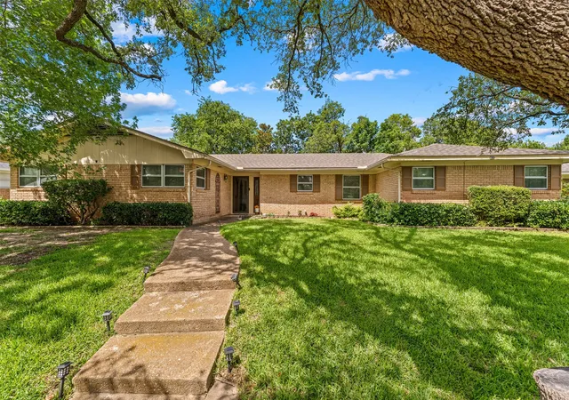 Photo 1 of Single family home for sale at 708 Topeka Dr, Woodway, TX 76712 | MLS# 21285571 | Listing updated on 2026-08-22