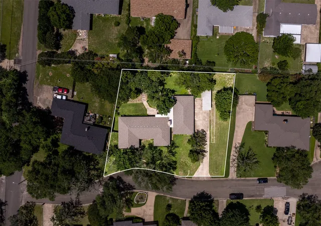 Photo 2 of Single family home for sale at 708 Topeka Dr, Woodway, TX 76712 | MLS# 21285571 | Listing updated on 2026-08-22