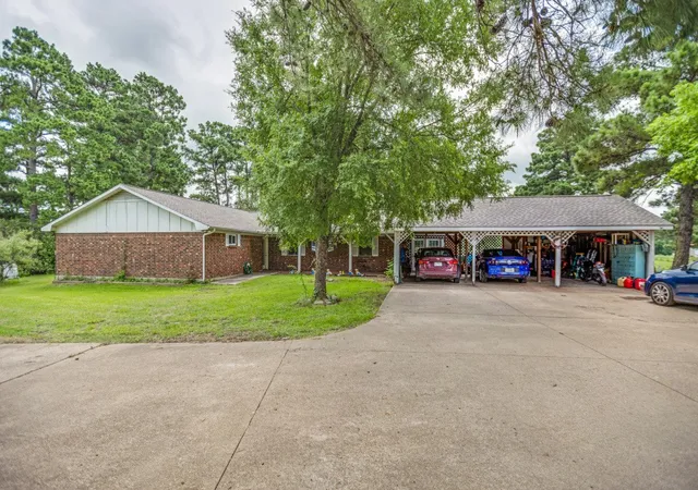 Homes for sale in Teague, TX | 683 Us Hwy 84 W, Teague, TX 75860 | MLS# 21301469