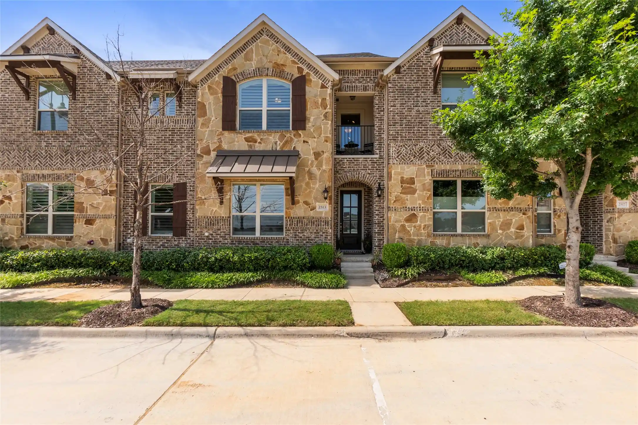 Photo 1 of Townhouse for sale at 2513 Gramercy Park Dr, Flower Mound, TX 75028 | MLS# 21286667 | Listing updated on 2026-10-16