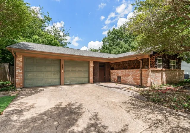 Homes for sale in Richardson, TX | 716 Gaylewood Dr, Richardson, TX 75080 | MLS# 21300962