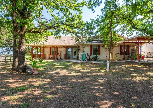 Photo 2 of Single family home for sale at 108 Gladdis Ln, Springtown, TX 76082 | MLS# 21301191 | Listing updated on 2026-08-23