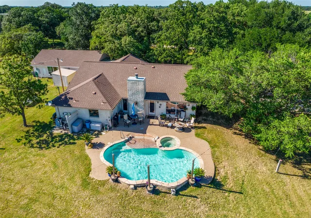Photo 3 of Single family home for sale at 108 Gladdis Ln, Springtown, TX 76082 | MLS# 21301191 | Listing updated on 2026-08-23