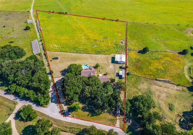Photo 4 of Single family home for sale at 108 Gladdis Ln, Springtown, TX 76082 | MLS# 21301191 | Listing updated on 2026-08-23