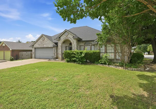 Homes for sale in North Richland Hills, TX | 7600 Chapman Dr, North Richland Hills, TX 76182 | MLS# 21301527