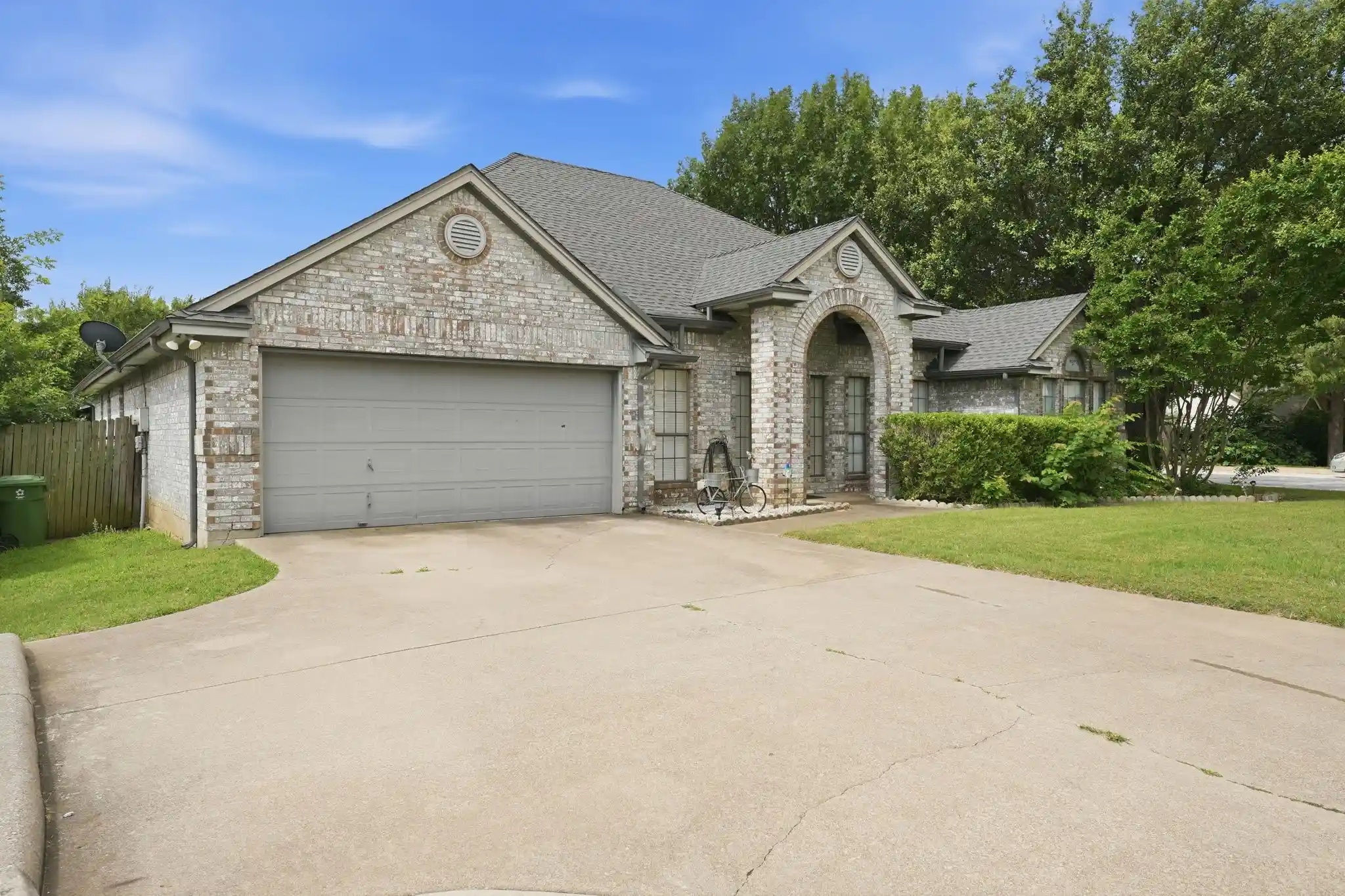 Photo 1 of Single family home for sale at 7600 Chapman Dr, North Richland Hills, TX 76182 | MLS# 21301527 | Listing updated on 2026-10-31
