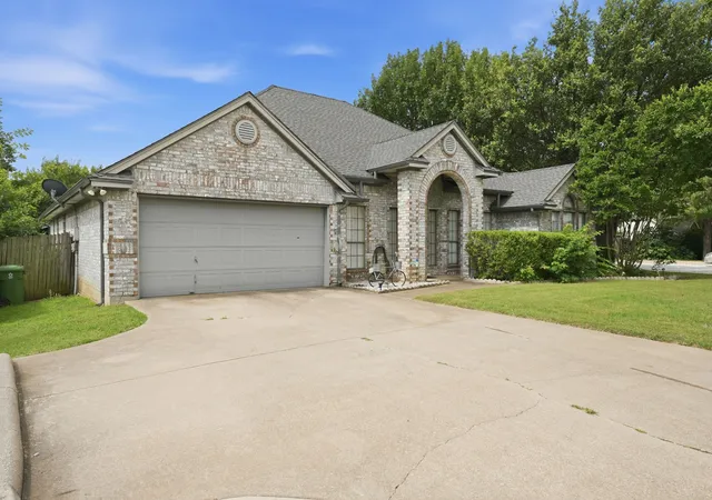 Homes for sale in North Richland Hills, TX | 7600 Chapman Dr, North Richland Hills, TX 76182 | MLS# 21301527