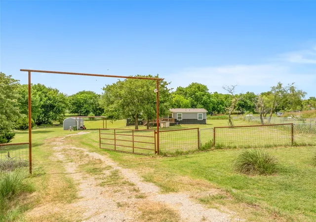 Photo 2 of Sale Pending at 514 Blue Sky Ct, Springtown, TX 76082 | MLS# 21299610 | Listing updated on 2026-08-28