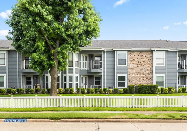 Photo 3 of Sale Pending at 630 W Canty St #B3, Dallas, TX 75208 | MLS# 21301573 | Listing updated on 2026-08-22