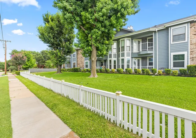Listing Photo 5 - Condo for sale in building located at 630 W Canty St, Dallas, TX 75208 - Unit #B3