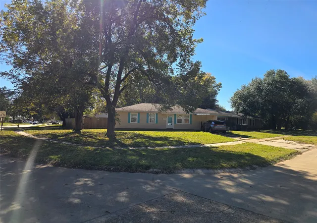 Photo 2 of Single family home for sale at 1523 Viosca St, Bossier City, LA 71111 | MLS# 21301602 | Listing updated on 2026-07-11