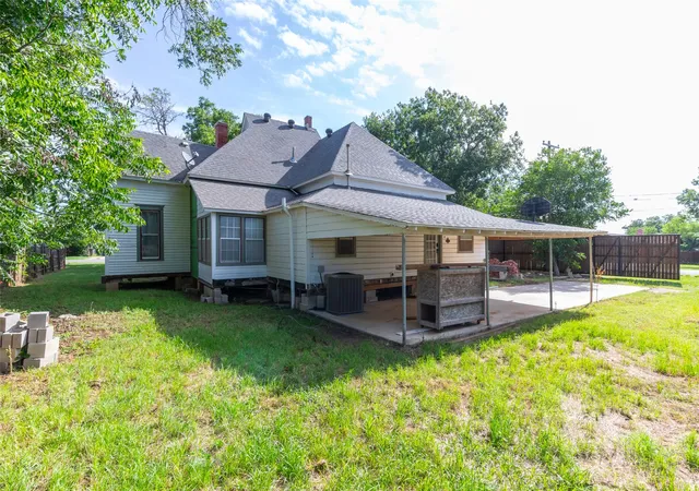 Homes for sale in Baird, TX | 601 W 3rd St, Baird, TX 79504 | MLS# 21301217