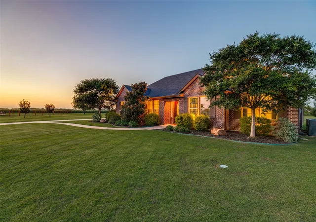 Homes for sale in Gunter, TX | 158 Whispering Winds Dr, Gunter, TX 75058 | MLS# 21299483