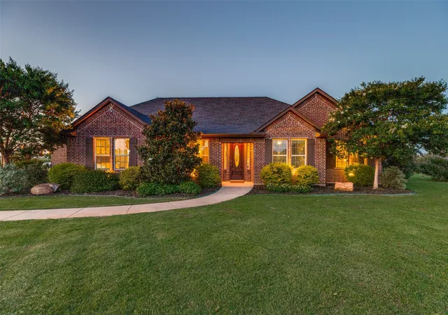 Homes for sale in Gunter, TX | 158 Whispering Winds Dr, Gunter, TX 75058 | MLS# 21299483