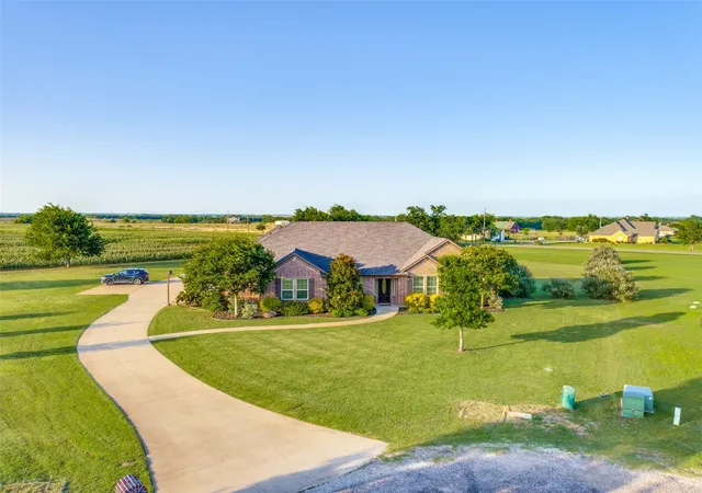 Homes for sale in Gunter, TX | 158 Whispering Winds Dr, Gunter, TX 75058 | MLS# 21299483