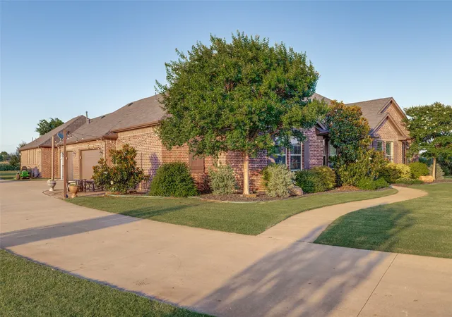 Homes for sale in Gunter, TX | 158 Whispering Winds Dr, Gunter, TX 75058 | MLS# 21299483