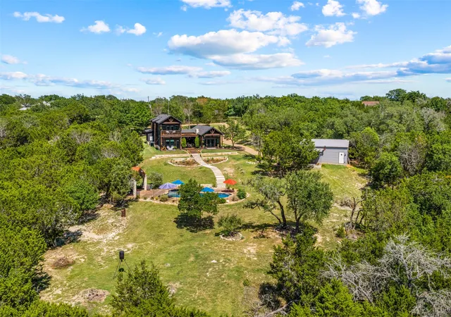 Photo 4 of Single family home for sale at 124 Bluffview Cir, China Spring, TX 76633 | MLS# 21301413 | Listing updated on 2026-09-30