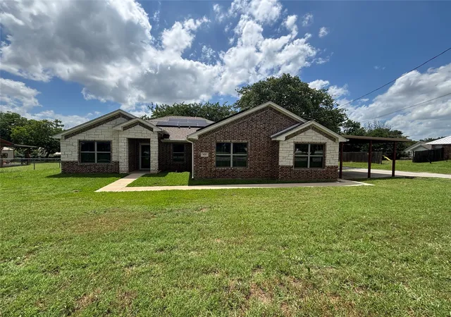 Homes for sale in Springtown, TX | 621 N Avenue B, Springtown, TX 76082 | MLS# 21301630