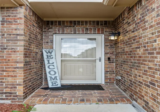Photo 3 of Single family home for sale at 2615 Sunburst Dr, Glenn Heights, TX 75154 | MLS# 21301755 | Listing updated on 2026-08-10