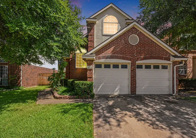 Photo 1 of Single family home for sale at 340 Arbor Ct, Euless, TX 76039 | MLS# 21299828 | Listing updated on 2026-08-09