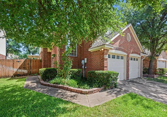 Photo 2 of Single family home for sale at 340 Arbor Ct, Euless, TX 76039 | MLS# 21299828 | Listing updated on 2026-08-09