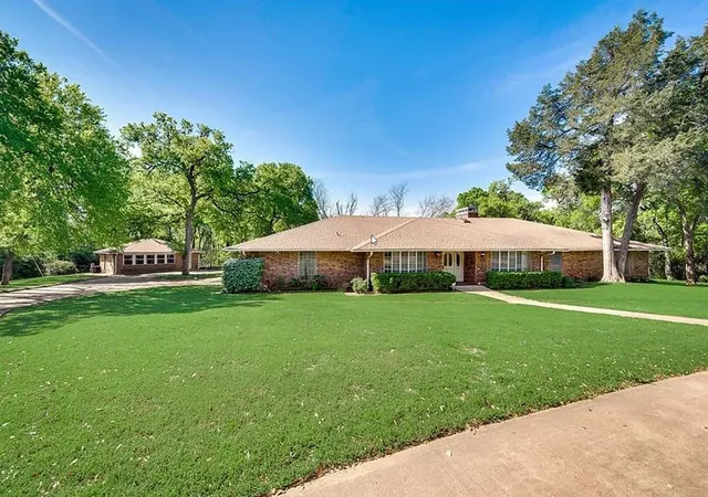 Photo 2 of Single family home for sale at 722 E Wheatland, Duncanville, TX 75116 | MLS# 21299975 | Listing updated on 2026-08-18