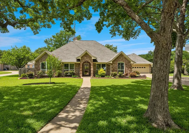 Homes for sale in Keller, TX | 404 Moonlight Ln, Keller, TX 76248 | MLS# 21293903