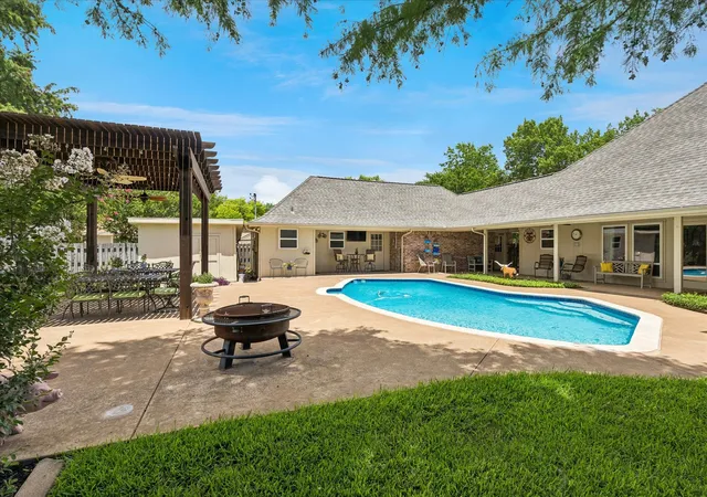 Homes for sale in Keller, TX | 404 Moonlight Ln, Keller, TX 76248 | MLS# 21293903