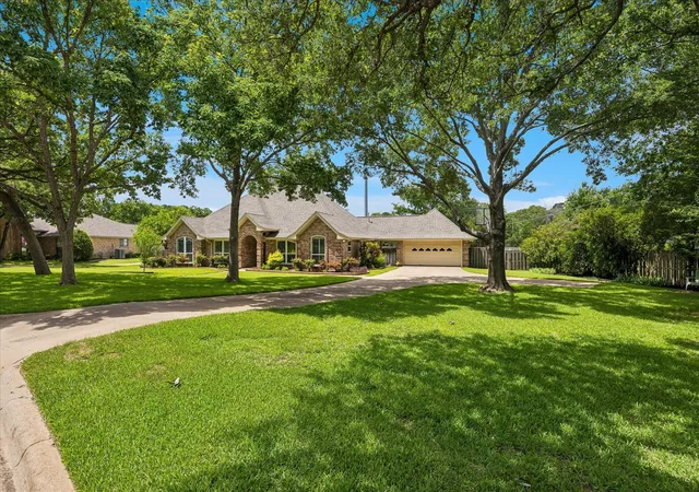 Homes for sale in Keller, TX | 404 Moonlight Ln, Keller, TX 76248 | MLS# 21293903