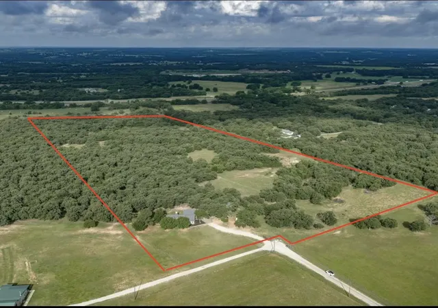 Photo 2 of Single family home for sale at 210 County Road 2696, Alvord, TX 76225 | MLS# 21290704 | Listing updated on 2026-08-22