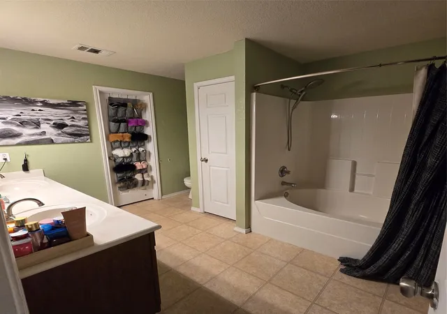 Photo 4 of Single family home for sale at 212 Druse Ln, Jarrell, TX 76537 | MLS# 21301925 | Listing updated on 2026-08-22