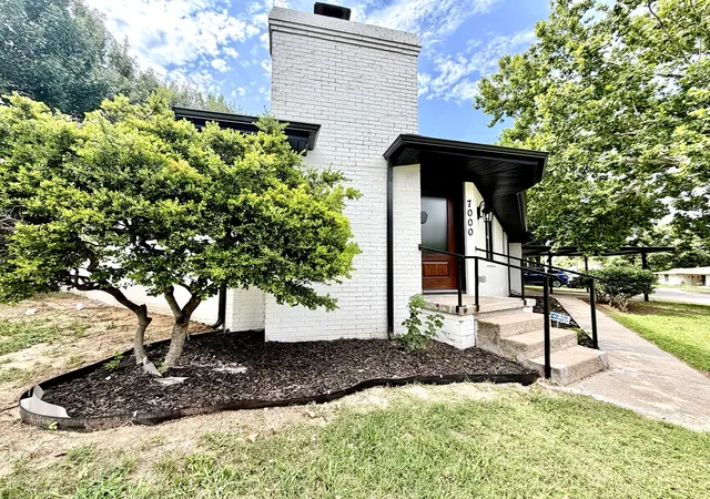 Photo 2 of Single family home for sale at 7000 Park Pl Dr, Richland Hills, TX 76118 | MLS# 21301518 | Listing updated on 2026-08-22