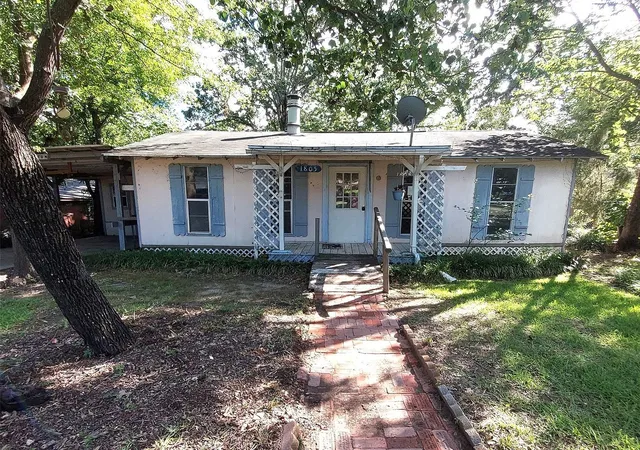 Photo 1 of Single family home for sale at 1805 Cherokee Tr, Tool, TX 75143 | MLS# 21300904 | Listing updated on 2026-09-29